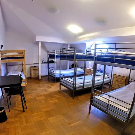 Hostel Red Sails *